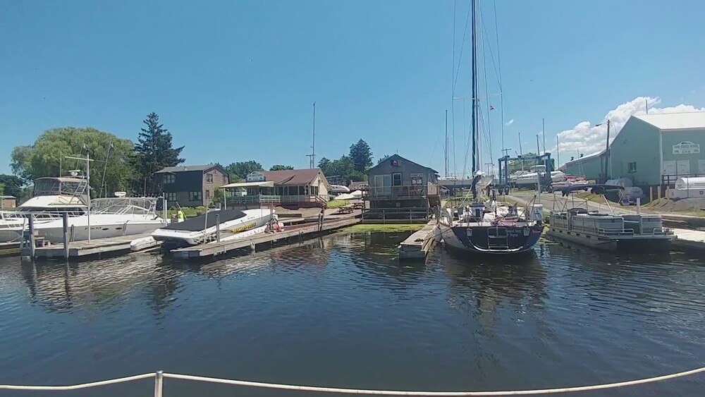 Ernst's Lake Breeze Marina, Point Breeze (Kent, NY) is a full service